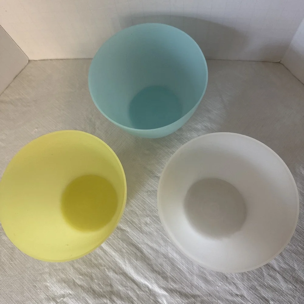 Vintage Tupperware‎ Pastel Storage Bowls  #148-31 Set Of 3 With Lids Made USA